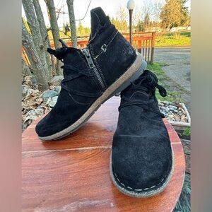 BORN, Size 10/42 Women’s Black Suede Ankle Boots